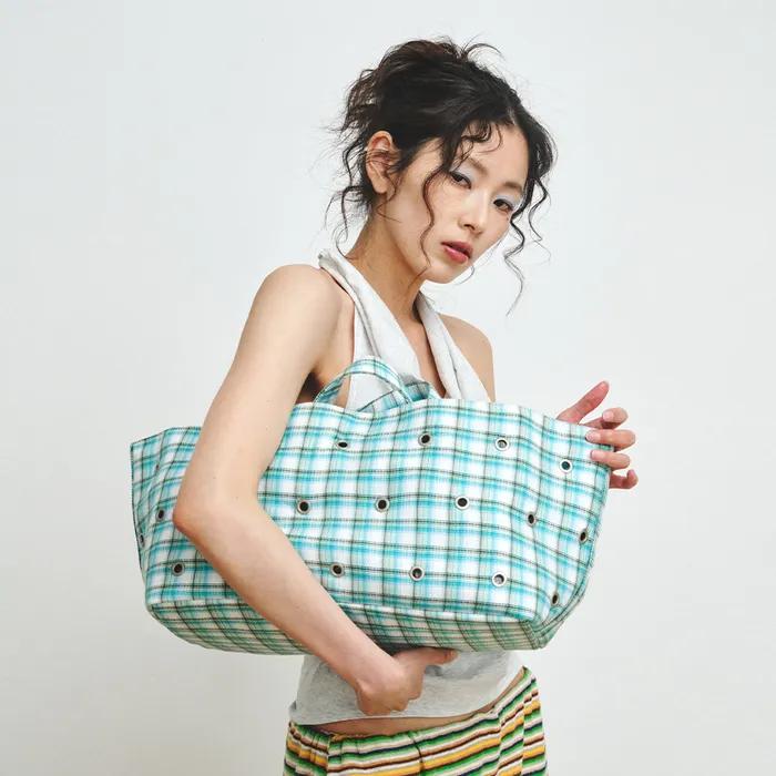 [Director Pick] FREAKY EYELET SHOPPER BAG, GREEN CHECK