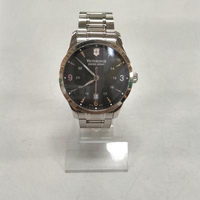 Б/у Кварцевые аналоговые часы VICTORINOX 241473