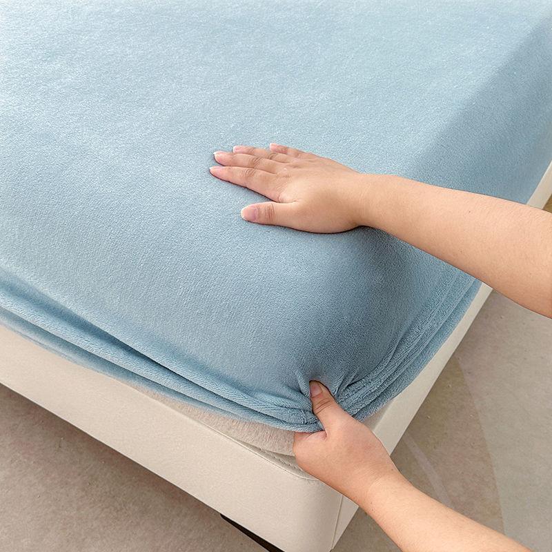 Super Soft Fleece Fitted Sheet - Queen Size - Extra Plush Polar Fleece, No-Pilling - Deep Pocket - All Season Cozy Warmth