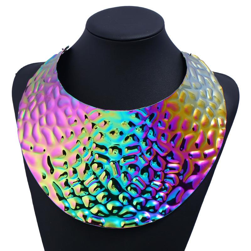 Embossed Fashionable Colorful Metal Disc Design Women Necklace For Style Vintage