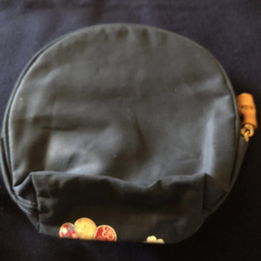 Sanrio and 2002 Hello Kitty Japanese pattern pouch ().