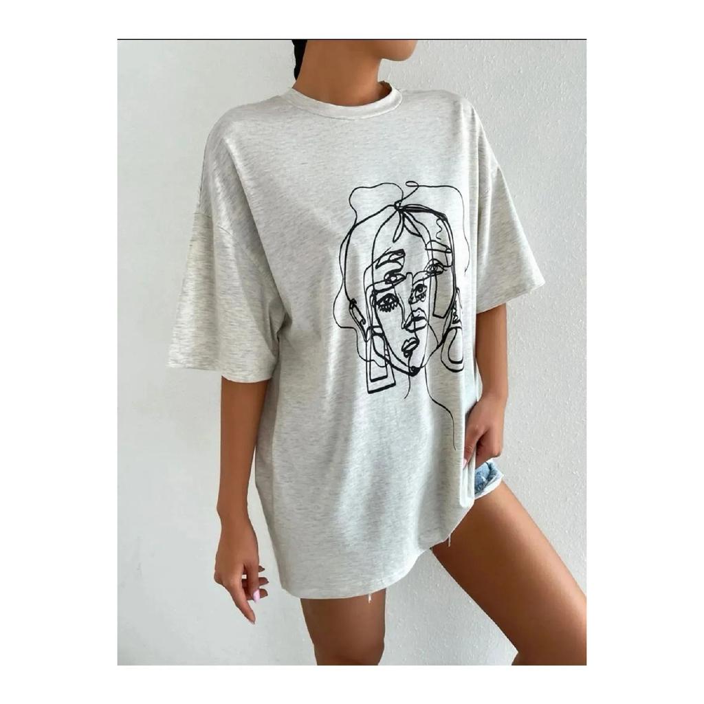 Женская белая футболка оверсайз с принтом лица и деталями