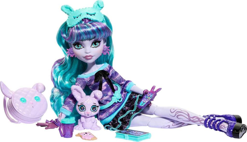 Monster high Creepover Party Twyla Fashion Doll with Bunny Pet Dustin and Sleepover Accessories