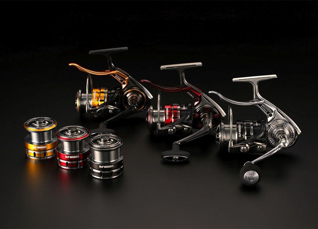 Daiwa SLP Works 24 RCS ISO Цветная шпуля 2500 Золотая Совместимая с леской (Модель из нейлона)