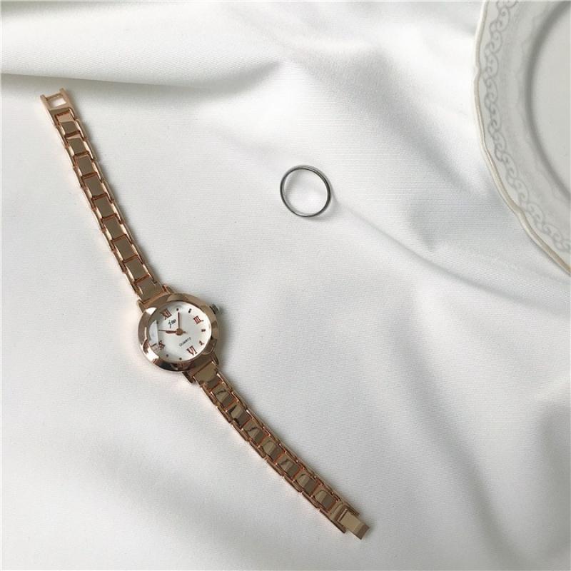 Stylish Women's Metal Strap Watch | Elegant Small Face Stainless Steel Alloy Design for Chic Wear