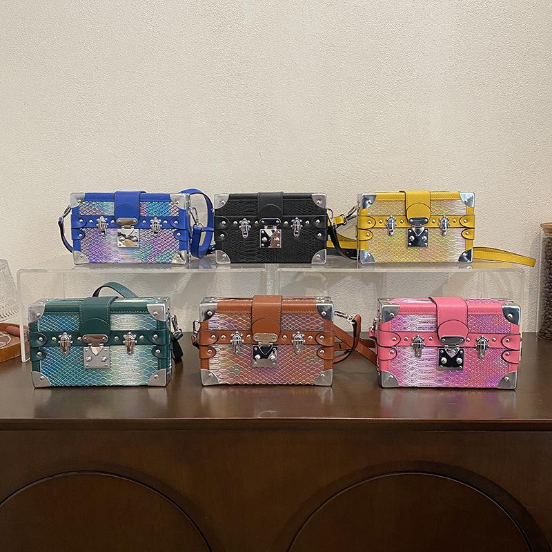 Women's bag 2025 new European and American fashion rivet shoulder bag ins niche design versatile messenger box bag