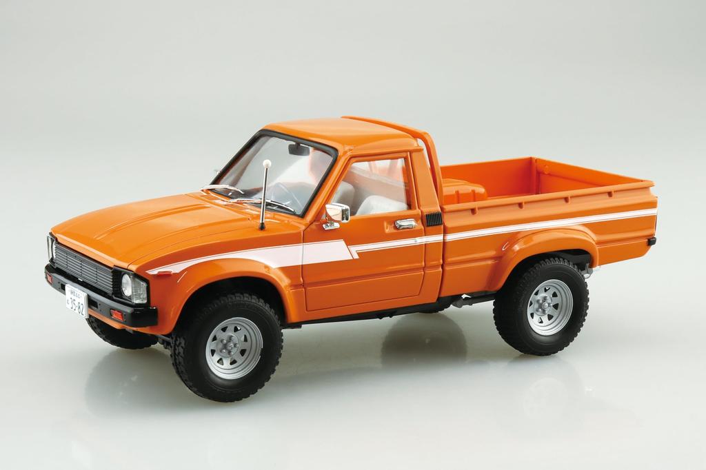 Aoshima Bunka Kyozai The Tuned Car RN30 Hilux Custom Plastic Model (AOSHIMA) 1/24 Lift-up '78 (Toyota)