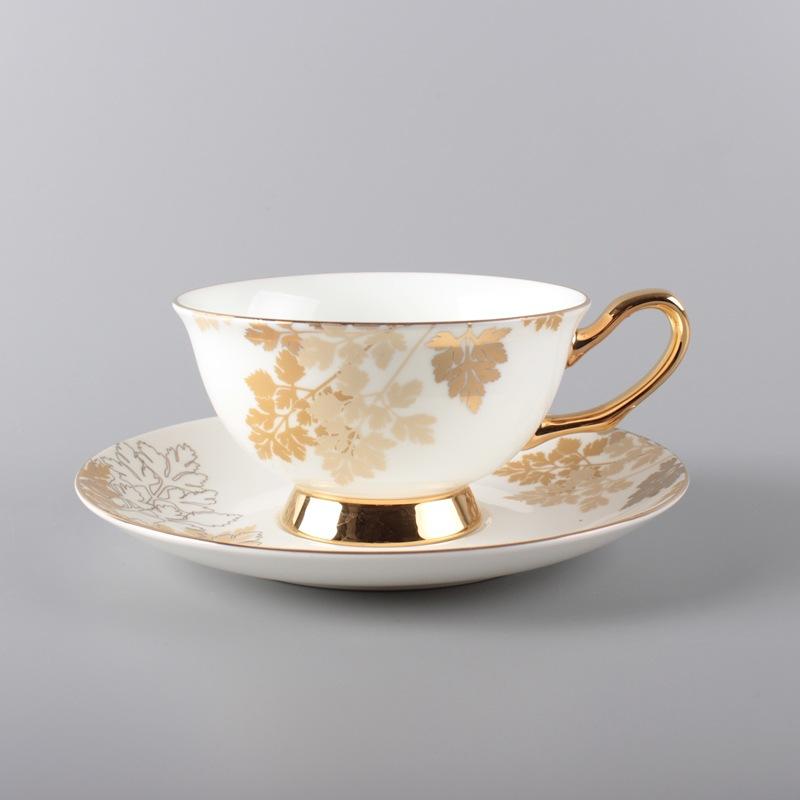 1 комплект, винтажный набор чайных чашек из костяного фарфора, изысканная керамическая кофейная чашка с цветочным узором и золотой отделкой, декор для столовой и стола
