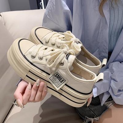 Супер огонь обувь универсальная кеды дышащие студенческие парусиновые туфли женские 2025 новая летняя толстоподошвенная увеличивающая рост повседневная маленькая белая обувь