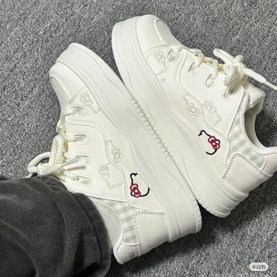 Женская обувь – Кроссовки