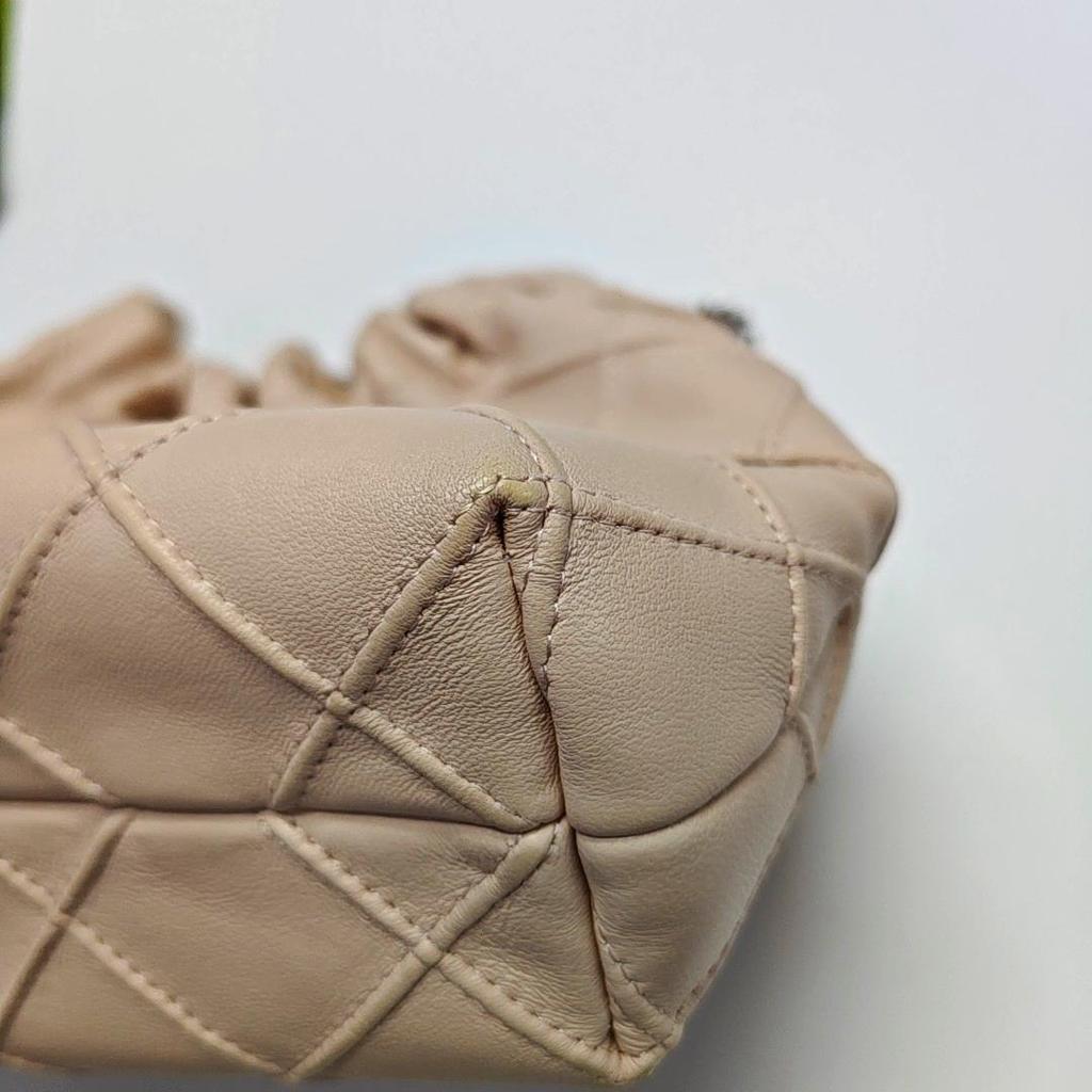[Pre-Owned] Fleming Logo Charm Soft Diamond Pattern Design Hobo Bag Napa Leather Crossbody Shoulder Bag Mini - Very Good #NZ0SBS