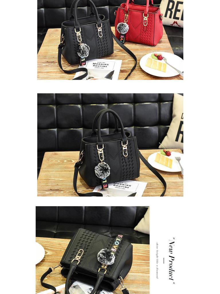 Модные женские сумки 2025 года: Стильные европейские и американские сумки на ремне с подвесками в виде шариков для волос