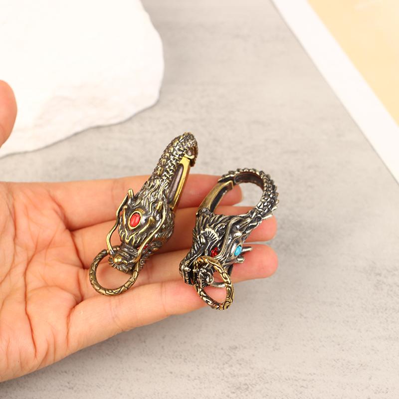 Брелки из чистой латуни с красными глазами и головой дракона, брелок с изображением дракона зодиака, винтажный мужской брелок с пряжкой на талии, автомобильный брелок, кулон, подарки, ремесла