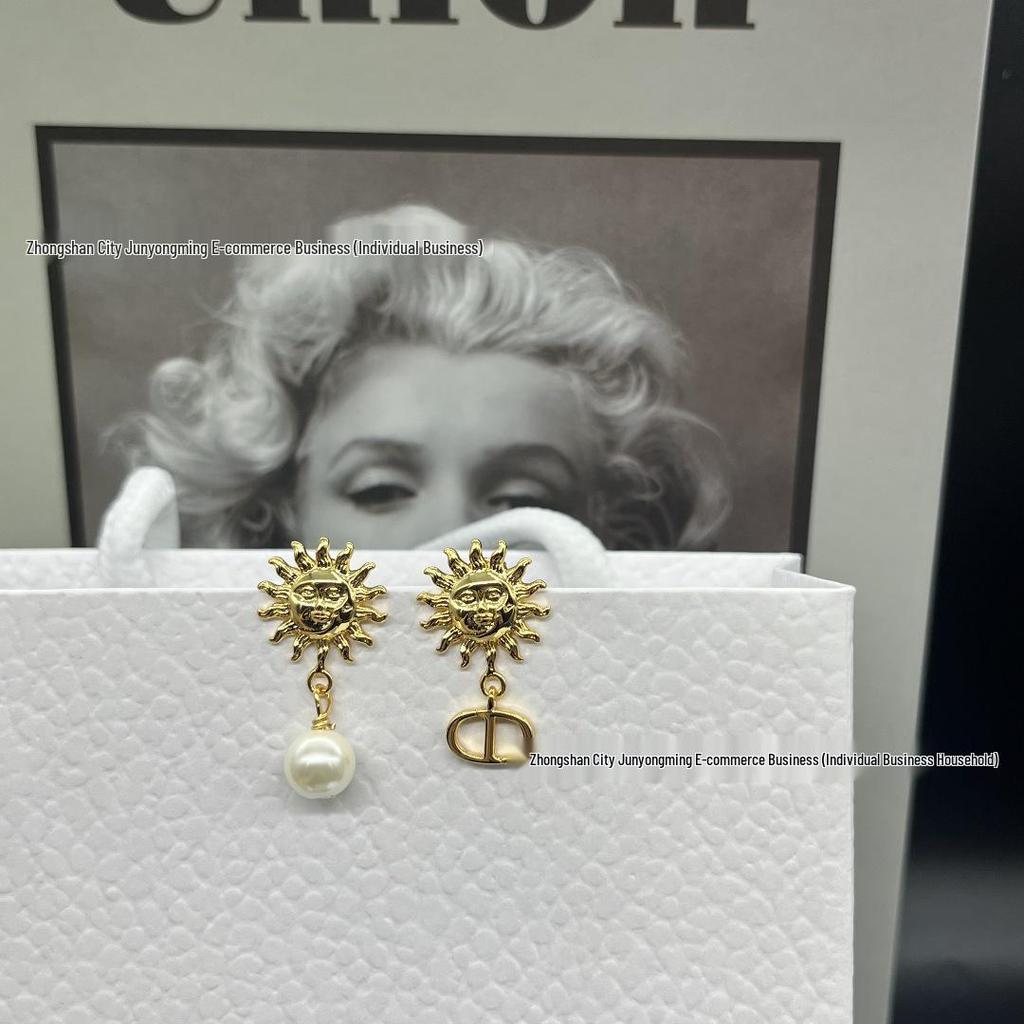 Asymmetrical Gold Pearl CD Stud Earrings – Niche Design for Women