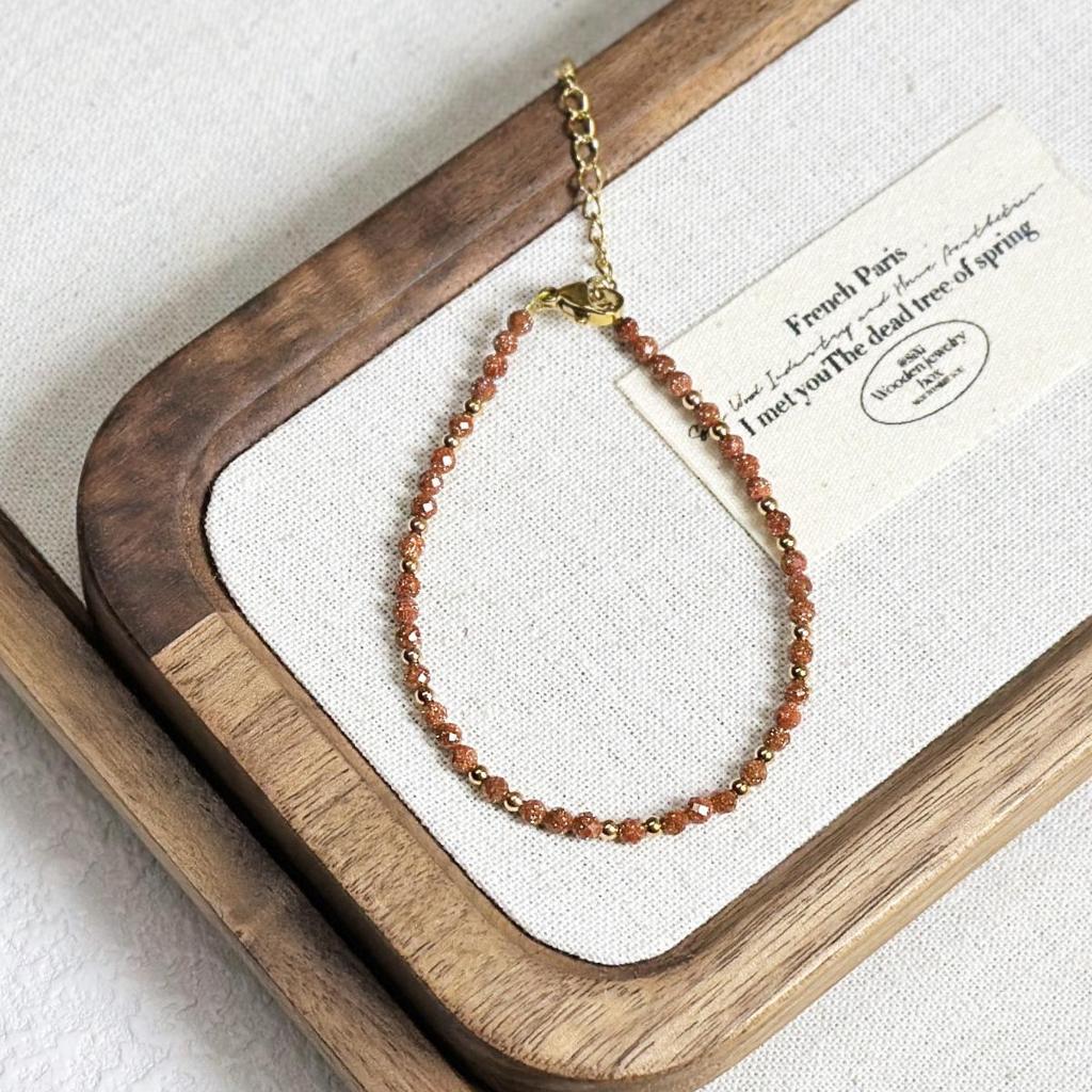 Элегантный 3-миллиметровый граненый браслет из синего песочного камня, золотого камня и жемчуга - Многослойная высококлассная роскошь для женщин