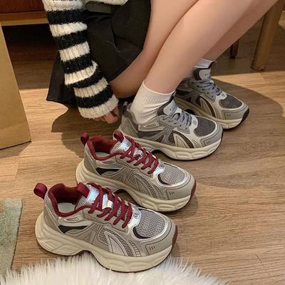 Новые весенне-осенние кроссовки на платформе в стиле 'dad shoes' увеличенной высоты и легкие, а спортивная обувь — супермодные и маленькие повседневные туфли.