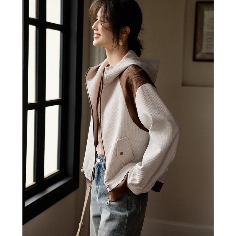 Осенний must-have: Модная и утягивающая куртка больших размеров с капюшоном и цветным дизайном для женщин