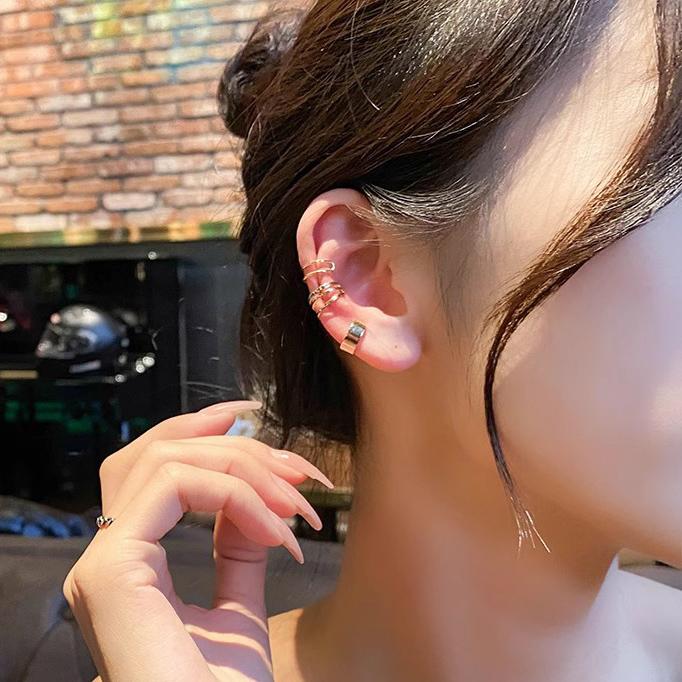Fashion Simple Design Gold Color Clip Earrings for Women Non-Piercing Puck Rock Fake Cartilage Ear Cuff 2023 Trendy