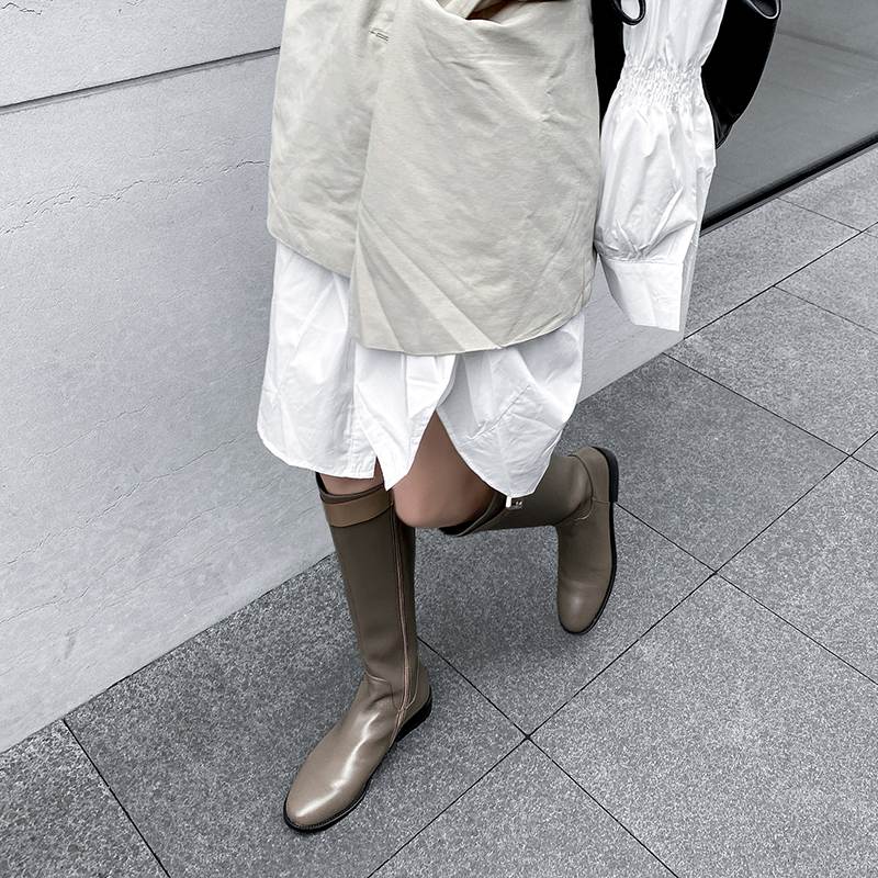 Krazing Pot Обувь из натуральной кожи Осень-зима на низком каблуке Сапоги для верховой езды с круглым носком Сохраняют тепло Сапоги без застежек с металлической пряжкой Высокие сапоги