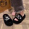 Европейский алфавит пушистые тапочки женская одежда 2025 новый осень и зима толстая подошва увеличивающие рост интернет-знаменитость супер огонь пушистые хлопковые тапочки