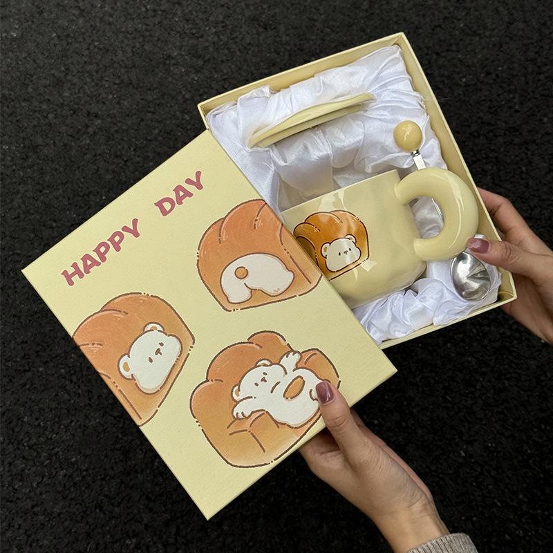 Милая милая кружка подарок на день рождения девушка дарит девушке креативная практичная чашка большая вместимость керамическая чашка с крышкой
