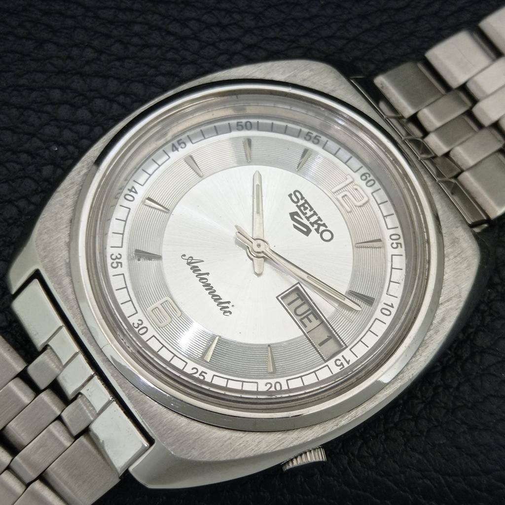ОРИГИНАЛЬНЫЕ ВИНТАЖНЫЕ АВТОМАТИЧЕСКИЕ ЧАСЫ SEIKO 5 7019A ЯПОНИЯ МУЖСКИЕ СЕРЕБРЯНЫЙ ЦИФЕРБЛАТ a709190-1