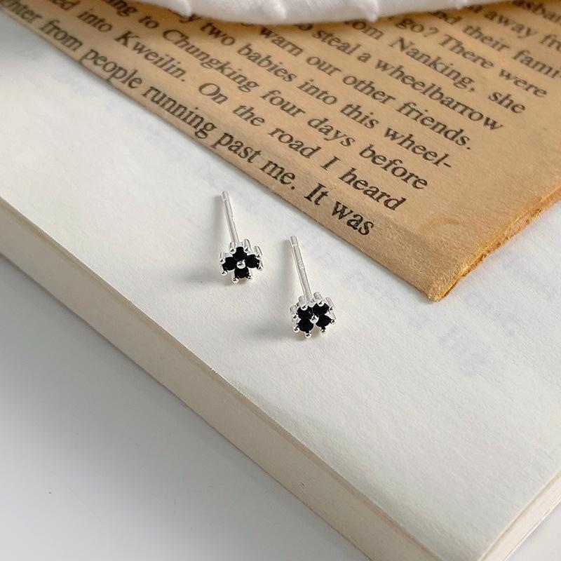 Темпераментные черные серьги-гвоздики с цветком из циркония, универсальные простые серьги высокой моды