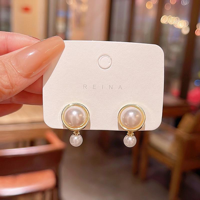 Korean S925 Silver Pearl Earrings - Elegant, Light Luxury Style.