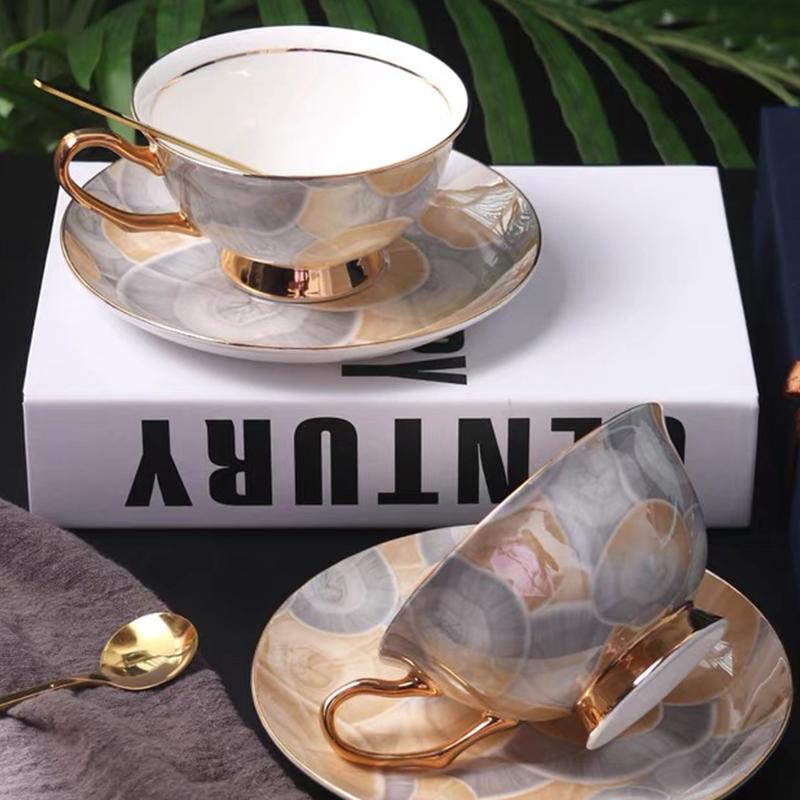 Кофейная чашка и тарелка в европейском стиле, набор из двух предметов, роскошная керамическая чашка с золотой ручкой, чашка для воды, послеобеденный чай, чашка с молоком, в наличии 1-2 шт.