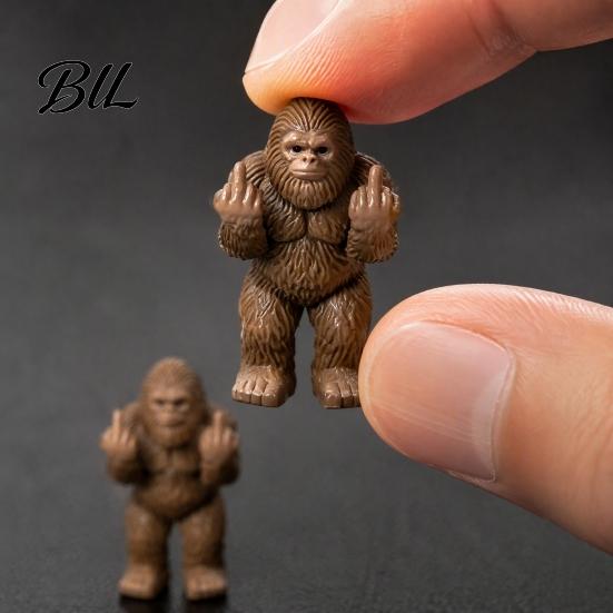 Funny Resin Figurines Mini Monkey Figurine, Frog Statue with Middle Finger Gesture, Sarcastic Festive Halloween Party Supplies Humorous Prank Ornament