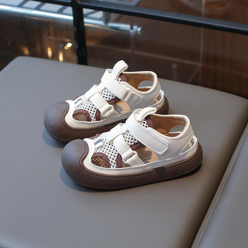 Детские спортивные сандалии 2024 года, новые детские повседневные сандалии с вырезами, летняя мода для мальчиков и девочек, сетчатые пляжные сандалии в стиле пэчворк, черные, бежевые