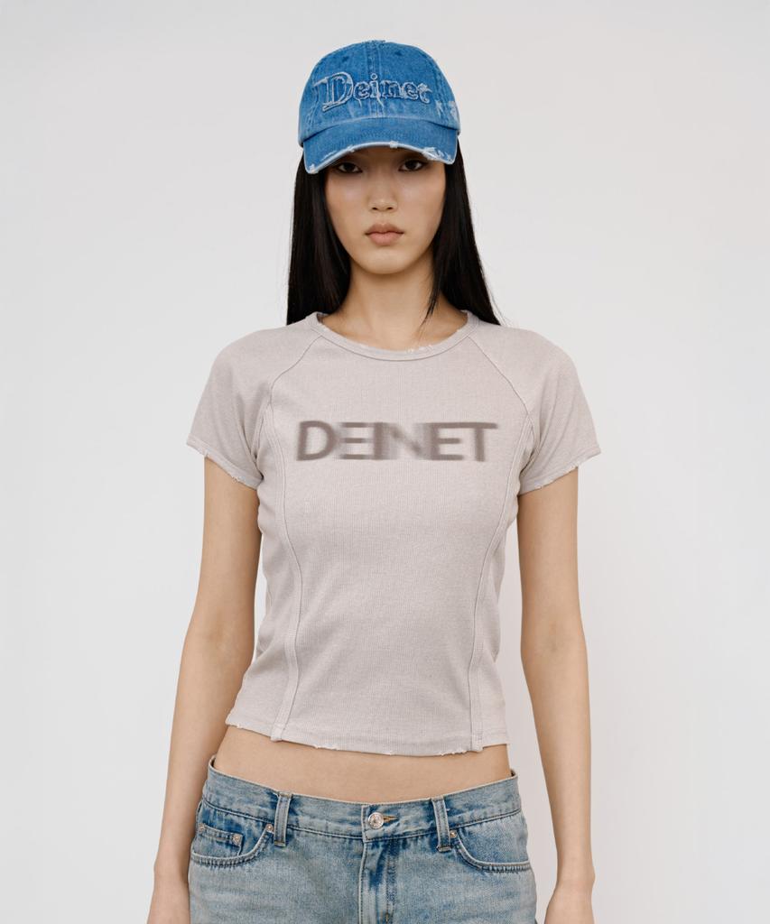 Бежевая футболка с пигментным логотипом DEINET