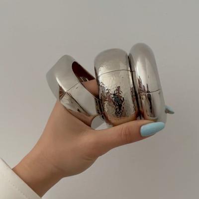 Глянцевый открытый браслет из сплава, женский простой широкий круглый браслет, ювелирное изделие в преувеличенном стиле