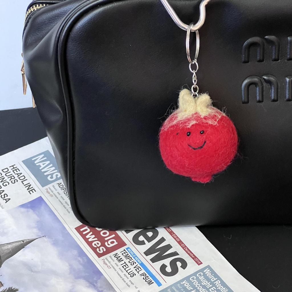 Брелок-подвеска для сумки из войлока ручной работы в виде граната