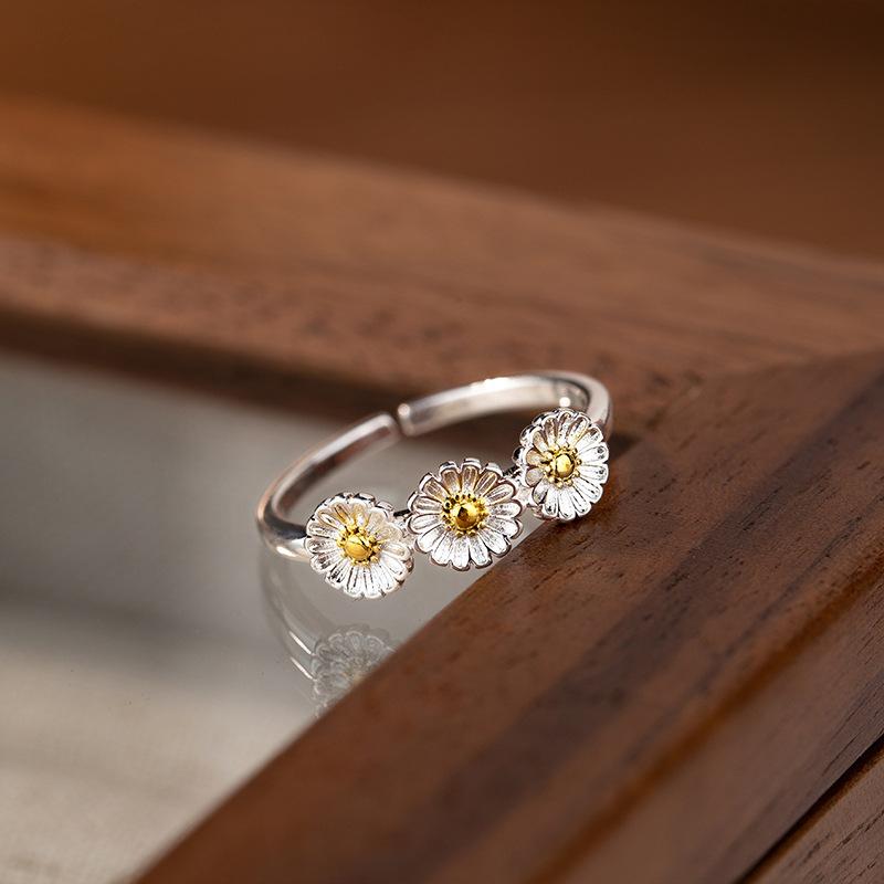 Маленькое кольцо с маргариткой, женское, простое, нишевое, дизайн, белое кольцо с цветком, темперамент, регулируемое, для путешествий, ювелирное изделие