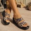 2025 леопардовый принт лето новый маффин подошва леопардовый принт толстая подошва женские тапочки верхняя одежда наклонный каблук большой размер производитель Европы и Америки