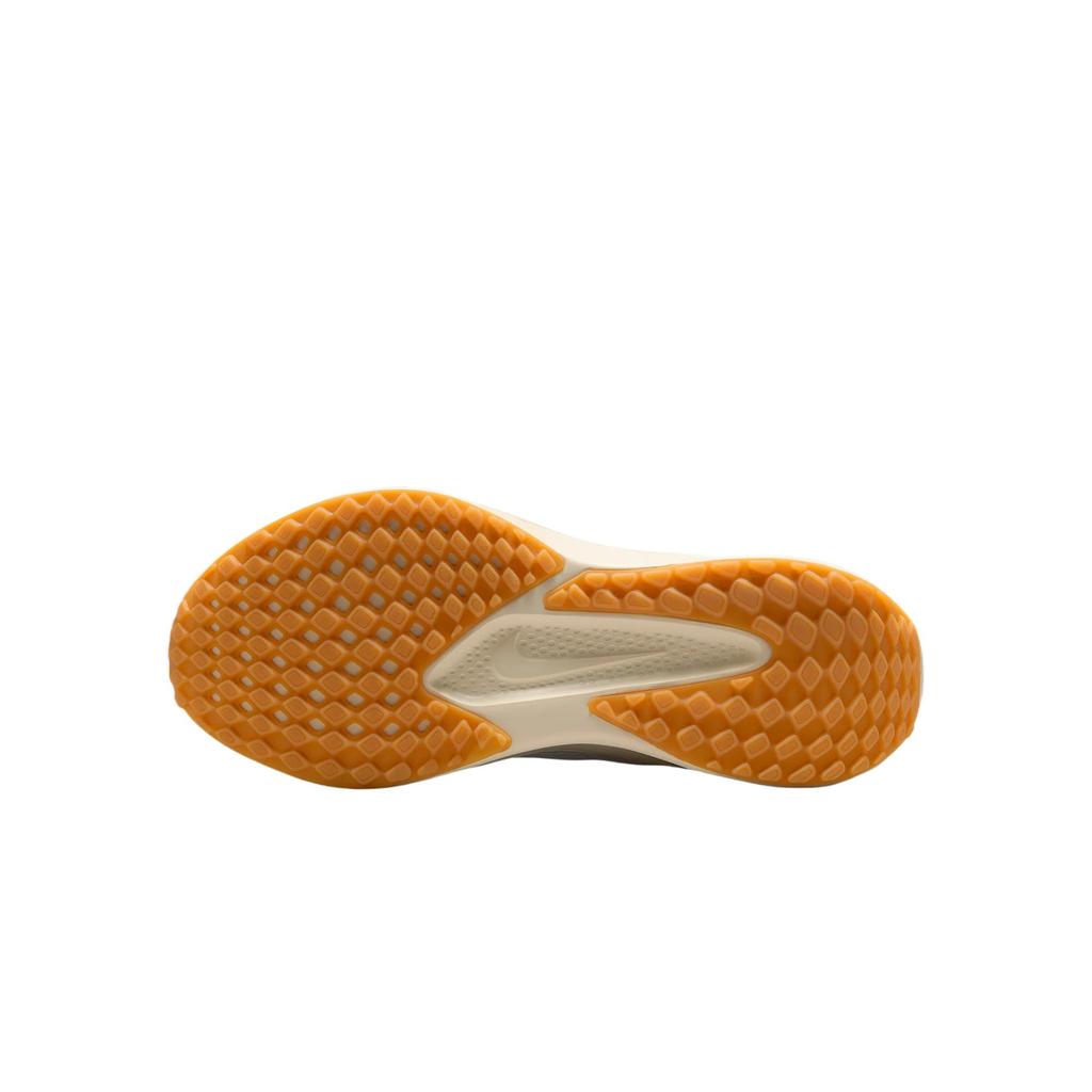 Новые женские кроссовки Nike Quest 6 Light Bone Phantom Pale Ivory White IB7943-072