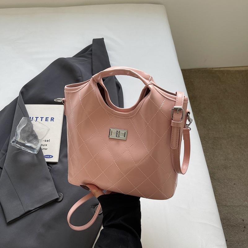 Ретро сумка женская большой вместимости 2025 новая весна и лето повседневная на плечо бриллиантовая сумка-тоут для поездок