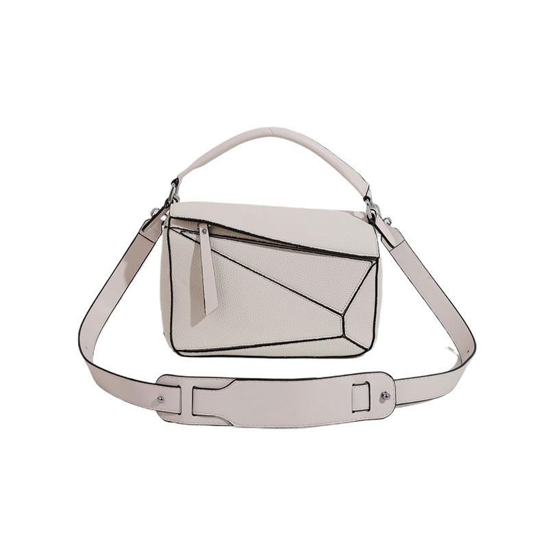 Портативная сумка через плечо с узором личи, модная и практичная.