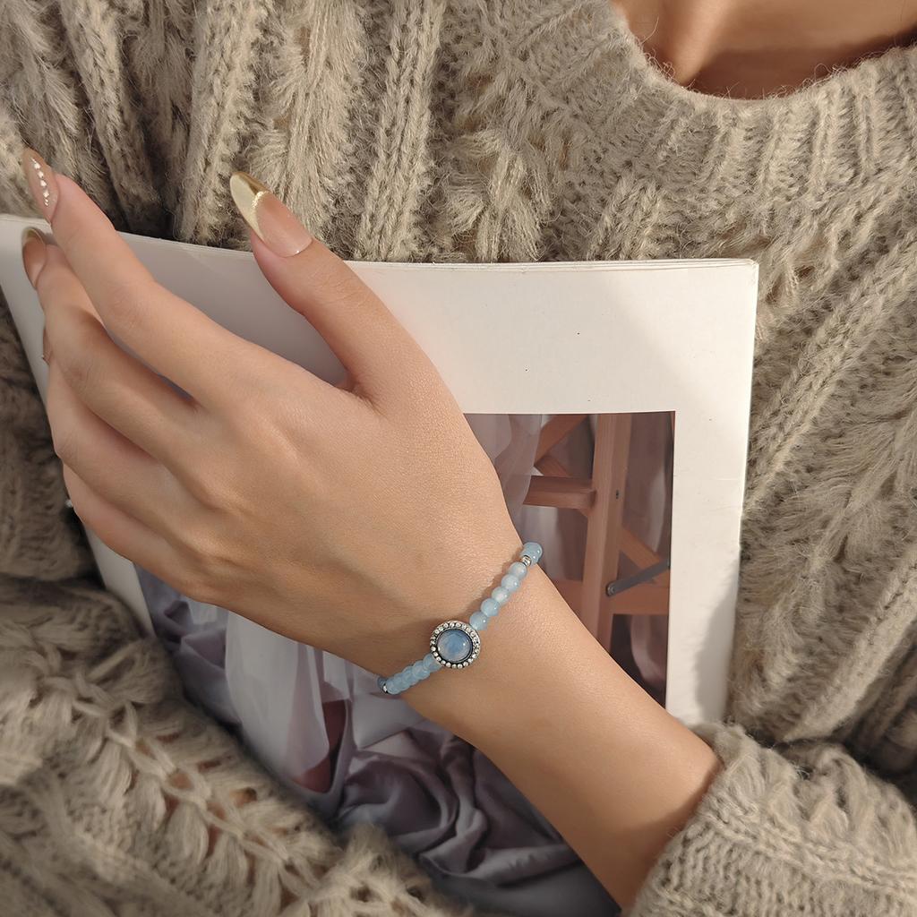 Sky Blue Translucent Beaded Small Fresh And Sweet Bracelet, Light Luxury High-End Feeling, Simple Cold Feeling, Fashionable Temperament Bracelet
