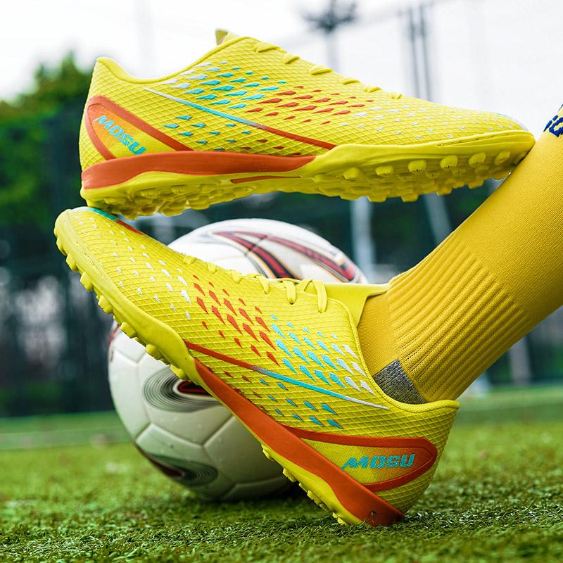 Soccer Shoes Women’s Sneakers Boys' Football Boots School Student Shoes Girls' Football Boots Couple Men Lightweight Sneakers Plus Size 36-45