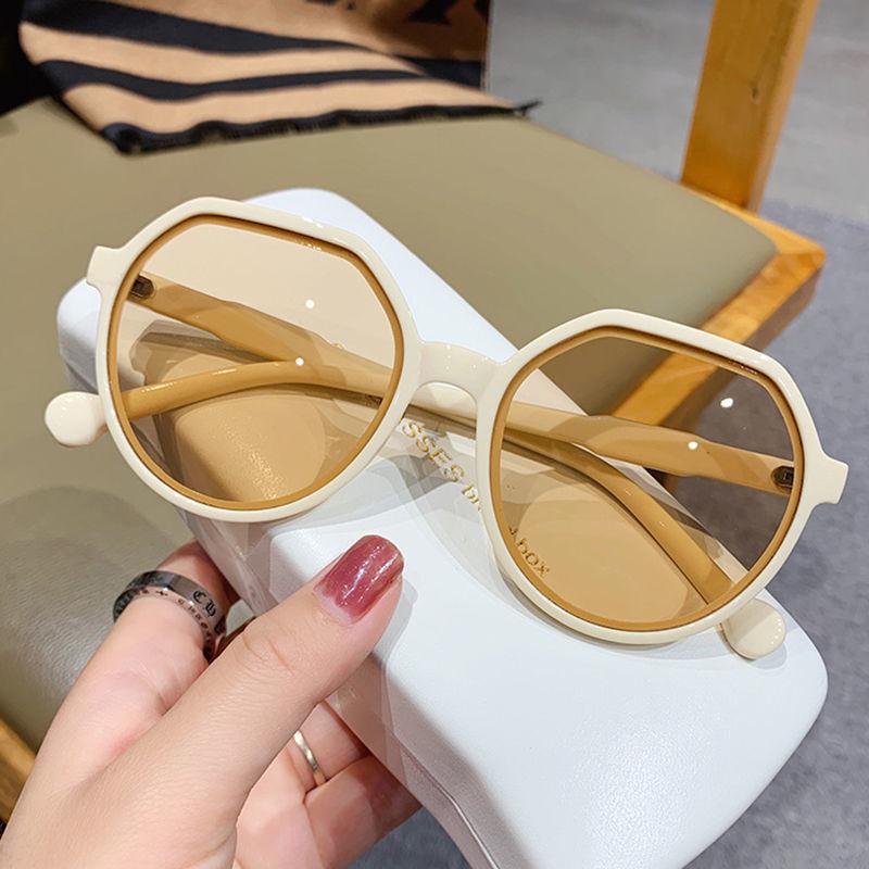 Vintage Women Sunglasses Round Frame Fashion Outdoor Beach Vacation Sunglasses Non Polarized Glasses