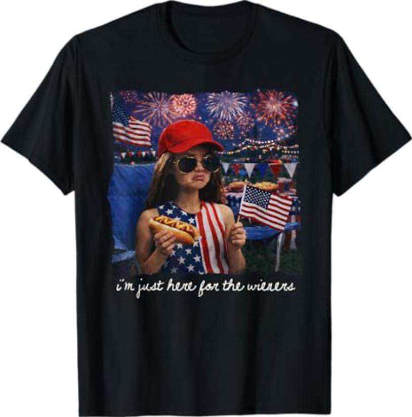 Just Here for The Wieners Funny 4th of July Girl Face Meme T-Shirt
