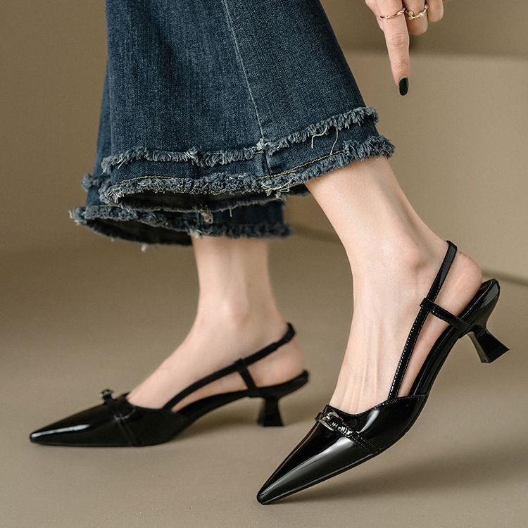 Босоножки Baotou женские летние лакированные кожаные туфли на среднем каблуке с острым носком французского темперамента на маленьких высоких каблуках пустые одинарные туфли