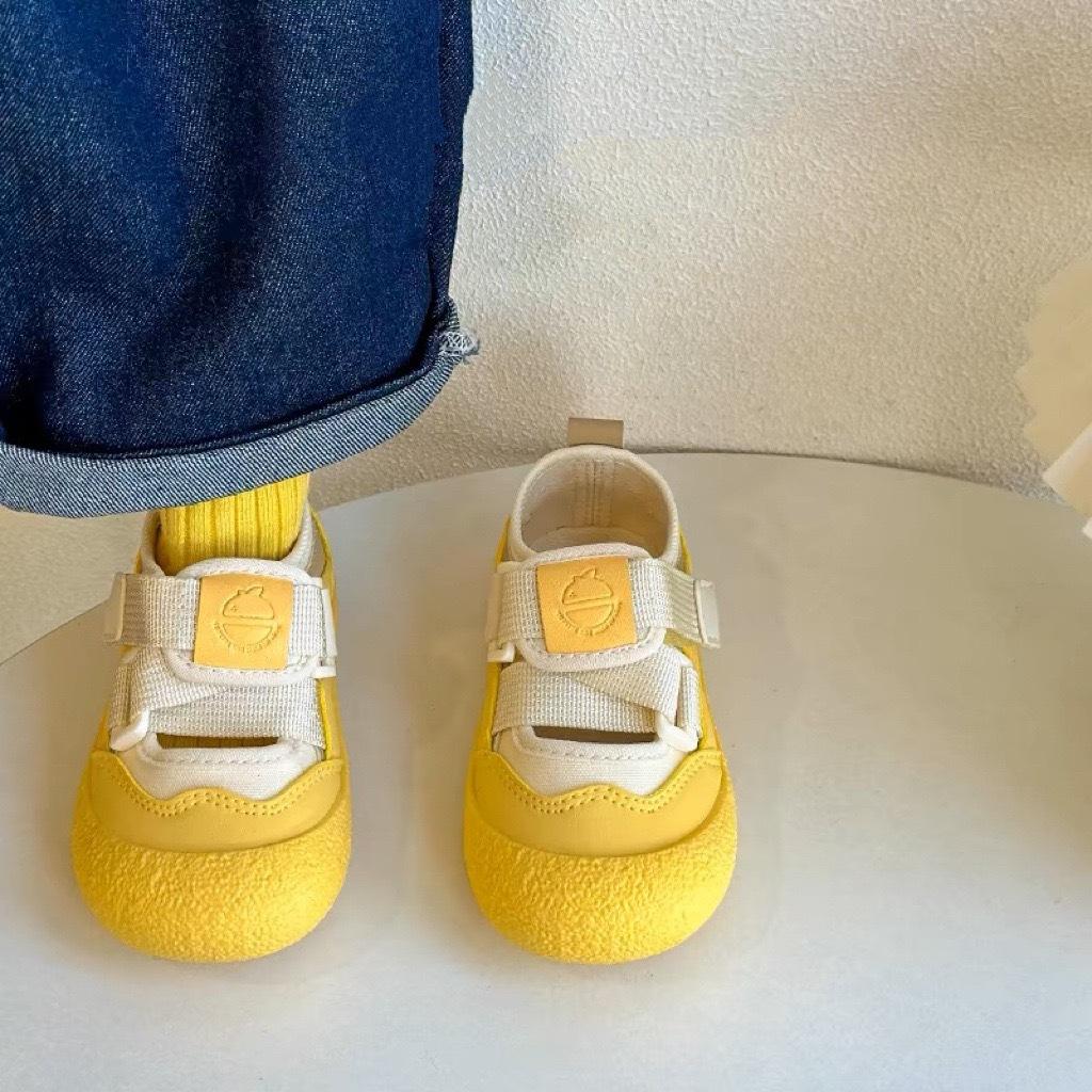 Детские спортивные сандалии 2025 весна и лето новые для мальчиков и девочек уличная обувь для хайкинга контрастного цвета парусиновая обувь большеголовые уродливые милые туфли