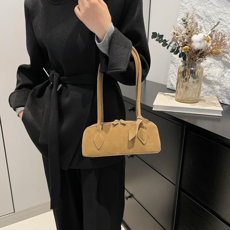 Нишевая сумка-багет под мышкой из замши, популярная универсальная сумка через плечо, темпераментная, для поездок, портативная сумка под мышкой