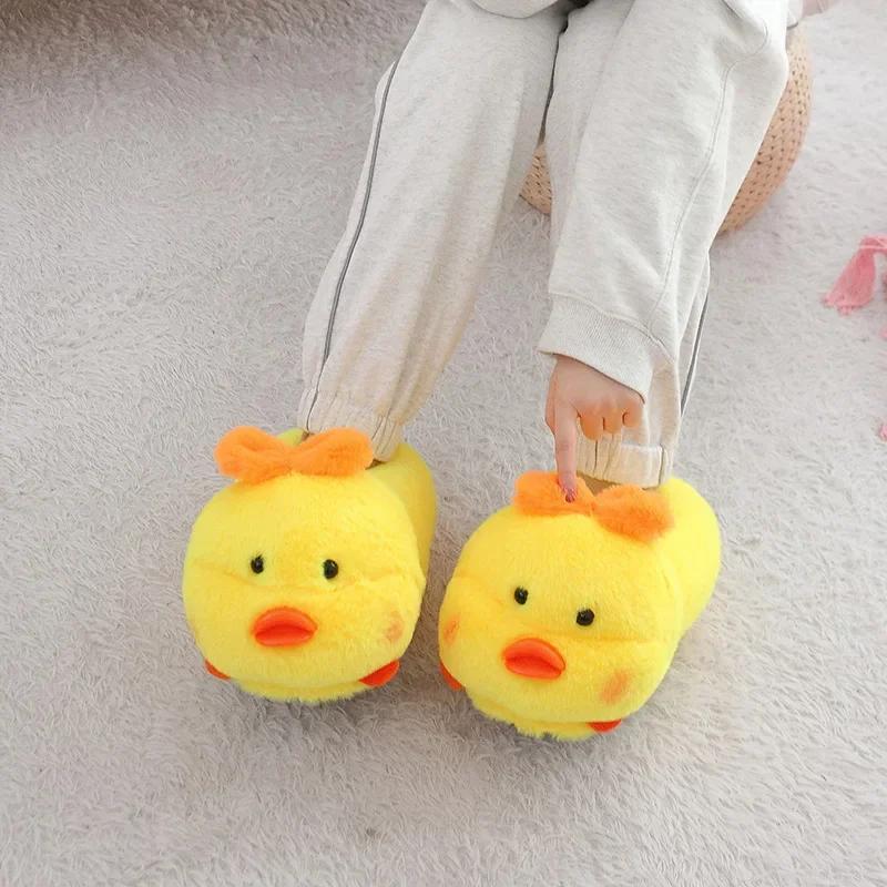 Модные домашние тапочки для пар с героями мультфильмов для мужчин и женщин, зимние домашние теплые хлопковые туфли с поросятами, плюшевые нескользящие тапочки с мягкой подошвой2024