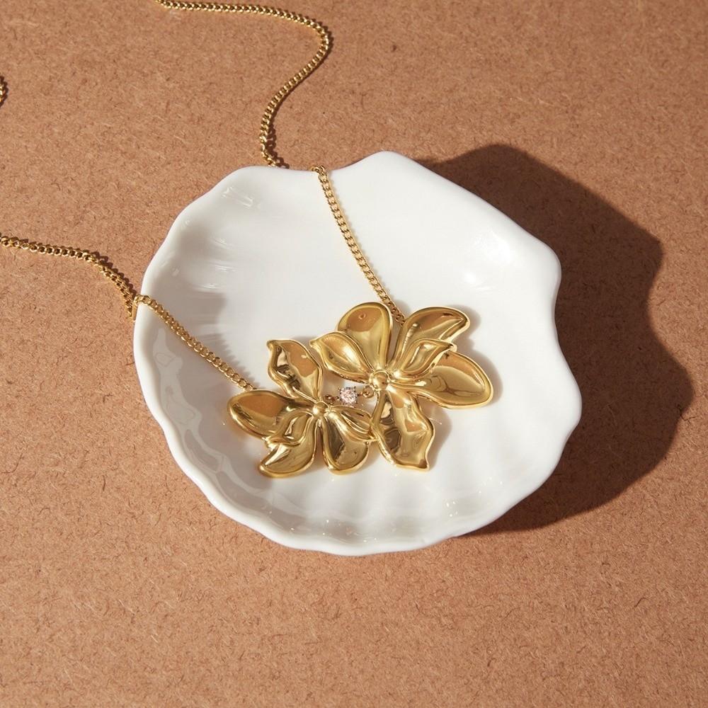 Stainless Steel Flower Pendant Necklace Adjustable Necklace Fashion Sweater Chain Jewelry Gift