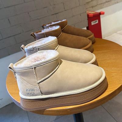 Утепленные зимние ботинки женские 2025 зима новые водонепроницаемые и нескользящие на толстой подошве теплые универсальные увеличивающие рост короткие модные хлопковые ботинки