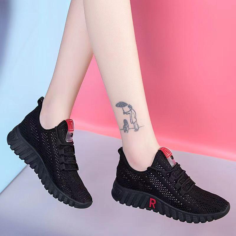 Women's Old Beijing Cloth Flat Shoes with Black Soft Bottom, Ideal for Casual Work or Dance, Mother's Non-slip Footwear.